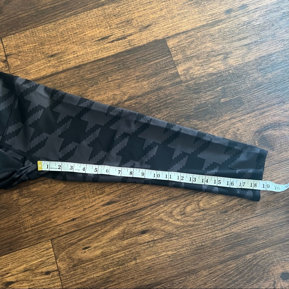 Alo Crop Leggings SZ S - Picture 4 of 7